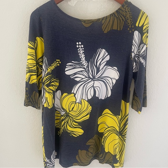 Meanuhealii Women's Top - Picture 2 of 5